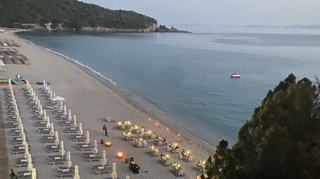 elixiertes Abendessen am Strand